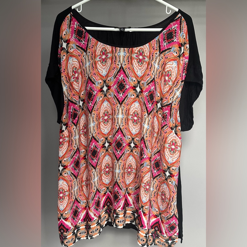 Signature Studio Black Short Sleeve Top with Pink and Orange Medallion Print
